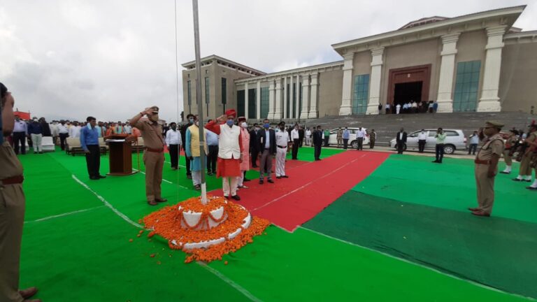 CM धामी ने ग्रीष्मकालीन राजधानी गैरसैंण विधानसभा में किया ध्वजारोहण। बोले : विकास कार्यो को लेकर सरकार ने जो घोषणाएं की, उनको किया जा रहा पूरा