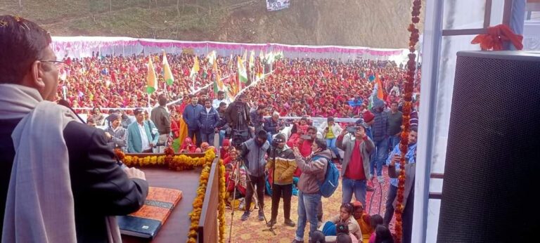द्वारीखाल महोत्सव में उमड़े भारी जनसैलाब के बीच प्रीतम सिंह बोले: महेंद्र राणा की मेहनत यमकेश्वर विधानसभा की बदलेगी किस्मत