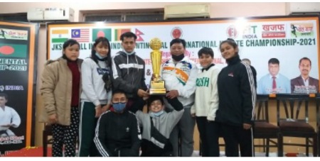 ज्योति विद्यापीठ के अमित चमोली ने अंतर्राष्ट्रीय कराटे प्रतियोगिता में गोल्ड जीतकर किया उत्तराखंड का नाम रोशन