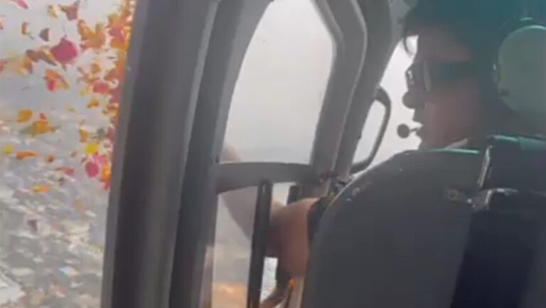 video: उत्तराखंड के एक अनोखे विधायक, जो हेलीकॉप्टर से पुष्प वर्षा कर अपनी विधानसभा क्षेत्रवासियों को दे रहे होली की शुभकामनाएं (mla umesh kumar)