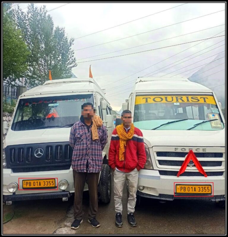 अजब-गजब: यहां एक ही नम्बर की दो टेम्पो ट्रैवलर (tempo-traveller) देख हैरान रह गई चमोली पुलिस