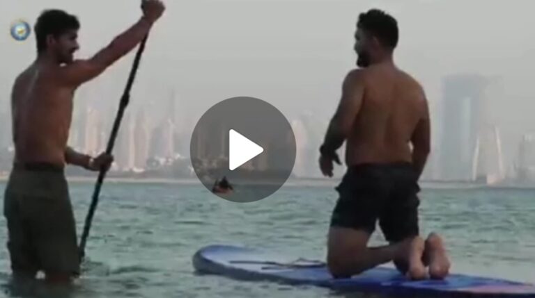 खेल के साथ सैर भी : यूएई एशिया कप में भाग लेने गई टीम इंडिया (Team India) के खिलाड़ी समुद्र में मस्ती करते हुए दिखाई दिए, देखें वीडियो
