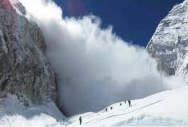 दु:खद हादसा (Uttarkashi Avalanche): उत्तराखंड के उत्तरकाशी में एवलांच से 9 पर्वतारोहियों की मौत, 20 अभी भी लापता, बर्फबारी से रेस्क्यू मेंं आ रही समस्या