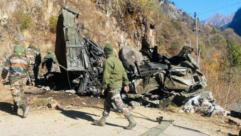 दुःखद: सिक्किम में सेना का ट्रक (Army truck falls) खाई में गिरने से 16 जवान शहीद, चार घायल, पीएम मोदी ने जताया दुख। रेस्क्यू जारी