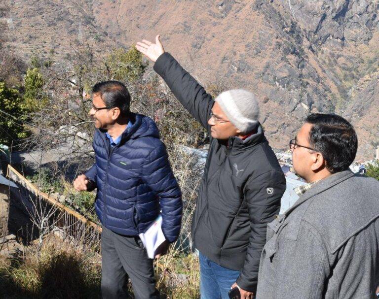 Joshimath landslides : मकानों, औली रोपवे के टावर में पड़ी दरारों व भू-धंसाव के पैटर्न रूट की निरंतर होगी मॉनिटरिंग