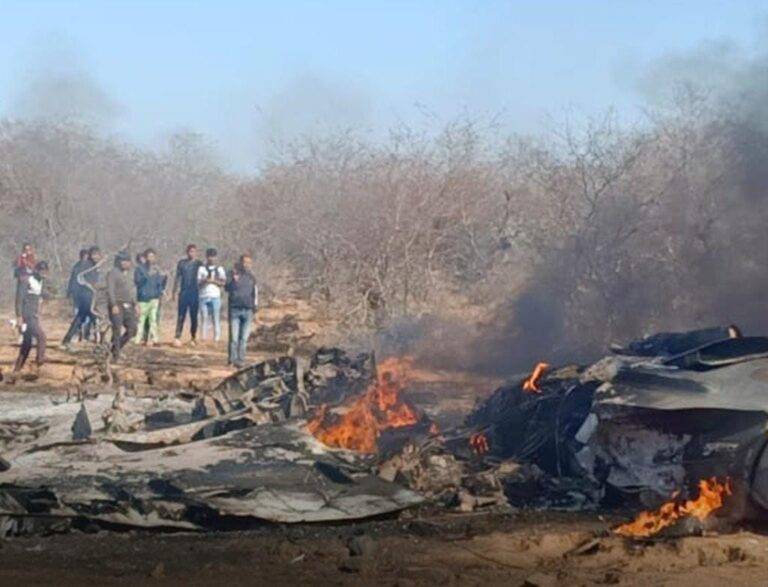 दु:खद हादसा (Plane crashed) : मुरैना में दो फाइटर प्लेन सुखोई और मिराज आपस में टकराए, भरतपुर में भी चार्टर विमान दुर्घटनाग्रस्त, राहत बचाव जारी