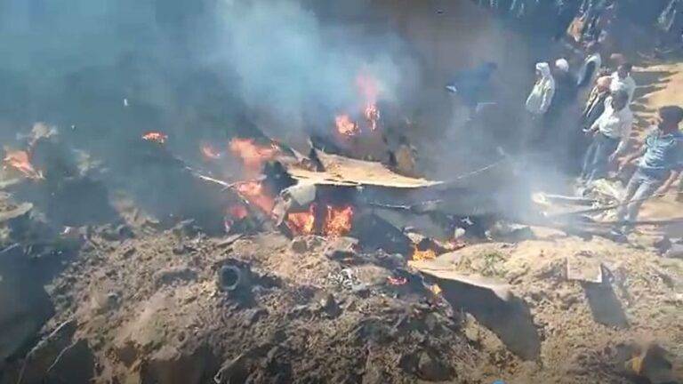 Plane crashed: मुरैना के पास सुखोई और मिराज क्रैश में एक पायलट की मौत, हादसे के बाद फाइटर विमान का मलबा भरतपुर में गिरा