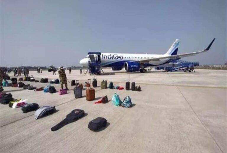 ब्रेकिंग: यहां इंडिगो की फ्लाइट में बम की सूचना पर एयरपोर्ट पर कराई गई इमरजेंसी लैंडिंग (Emergency landing)!!