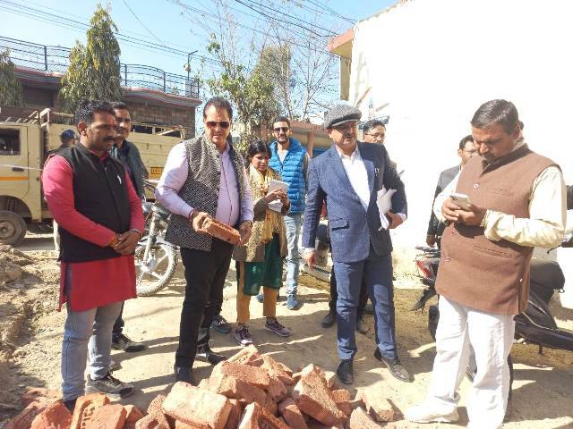 शहरी विकास मंत्री Dr. Premchand Agarwal ने पेयजल, सीवरेज, ड्रेनेज व सड़क निर्माण कार्यों का निरीक्षण कर जताई नाराजगी