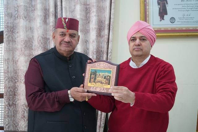 मंत्री Ganesh Joshi ने दरबार साहिब में टेका मत्था, श्रीमहंत देवेन्द्र दास महाराज से की शिष्टाचार भेंट