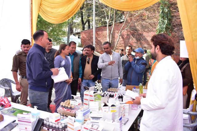 Press Club में आयोजित स्वास्थ्य शिविर की मंत्री रेखा आर्या ने की सराहना, दर्जनों पत्रकारों व परिजनों को मिला लाभ