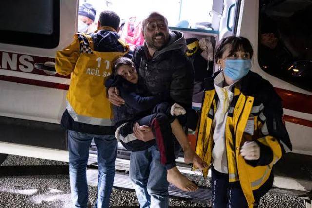तुर्की में एक बार फिर भूकंप (Earthquake) के तेज झटके, रिक्टर स्केल पर तीव्रता 6.4 रही, तीन लोगों की मौत, 300 घायल