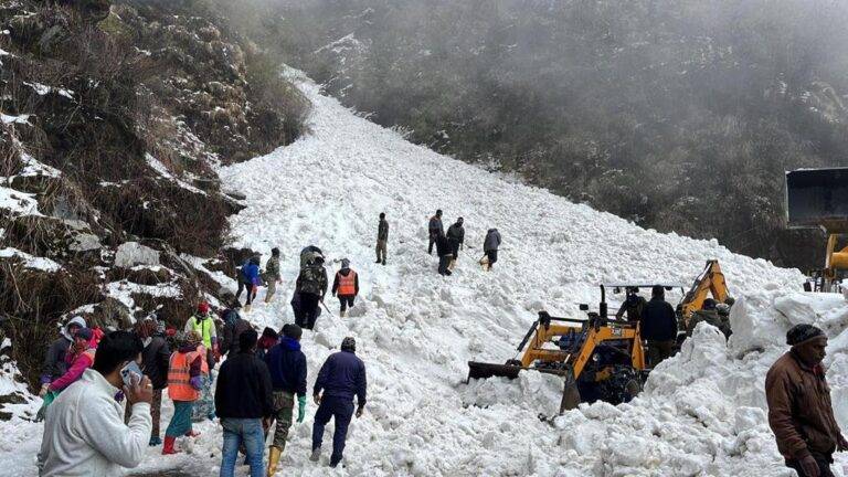 Gangtok accident: सिक्किम के गंगटोक में हिमस्खलन होने से 7 टूरिस्टों की मौत और 11 घायल, कई लोग दबे, रेस्क्यू जारी