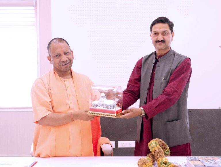 उप्र. के मुख्यमंत्री योगी आदित्यनाथ (Yogi Adityanath) से मिले BKTC अध्यक्ष अजेंद्र अजय, इन परिसंपत्तियों के संरक्षण के लिए की चर्चा