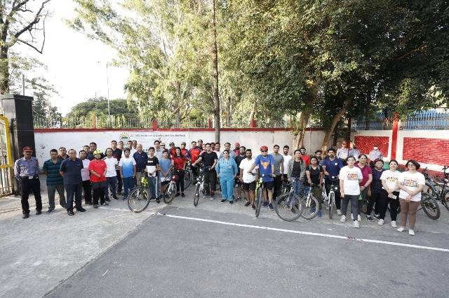 विश्व साइकिल दिवस : नियमित साइकिल चलाना (cycling) स्वास्थ्य के लिए क्यों है लाभदायक, बता रही हैं एम्स निदेशक प्रो. डाॅ. मीनू सिंह