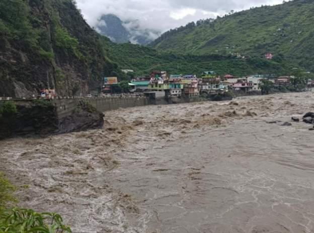 आफत (Heavy rains in Uttarakhand): उत्तराखंड में भारी बारिश से नदियां उफान पर, भूस्खलन से कई राष्ट्रीय मार्ग और सड़कें बंद, पर्वतीय क्षेत्रों में बिगड़े हालात