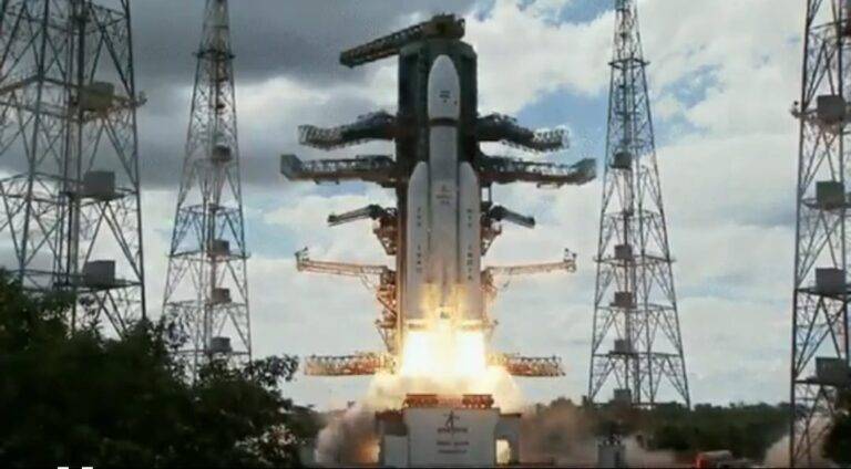 Chandrayaan-3: चंद्रमा पर चंद्रयान-3 को लेकर रवाना हुआ बाहुबली राकेट, श्रीहरिकोटा में हजारों लोगों ने देश के मिशन का बढ़ाया उत्साह