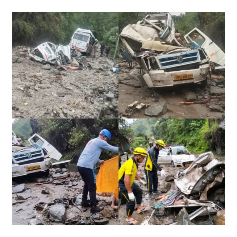 दर्दनाक हादसा: यहां पहाड़ी से भारी मलबा आने से दबे वाहन, 4 यात्रियों की मौत, 7 घायल (Tragic accident Gangotri Highway Gangnani)