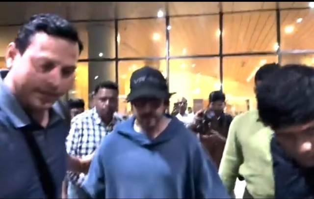 अमेरिका में शूटिंग के दौरान घायल हुए शाहरुख खान (Shahrukh Khan) मुंबई लौटे, हादसे में किंग खान के नाक और चेहरे पर लगी थी चोट, देखें वीडियो