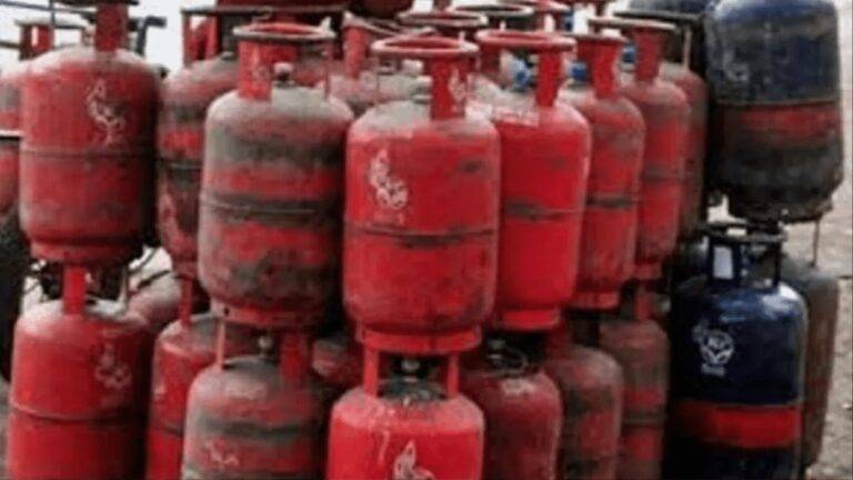 LPG Price : एलपीजी गैस सिलेंडर के दामों में हुई बड़ी कटौती, नई कीमतें आज से लागू