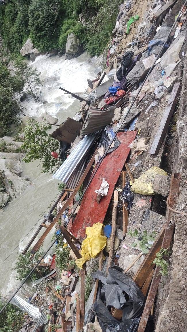 Uttarakhand : गौरीकुंड में भूस्खलन (landslide in Gaurikund) के बाद मची तबाही