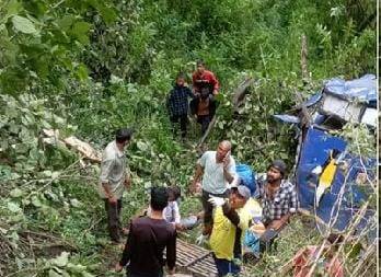 दुखद हादसा: गंगोत्री धाम की यात्रा से वापस आ रही बस गहरी खाई में गिरी, 7 लोगों की मौत, कई घायल (Tragic accident in Uttarkashi, Uttarakhand)