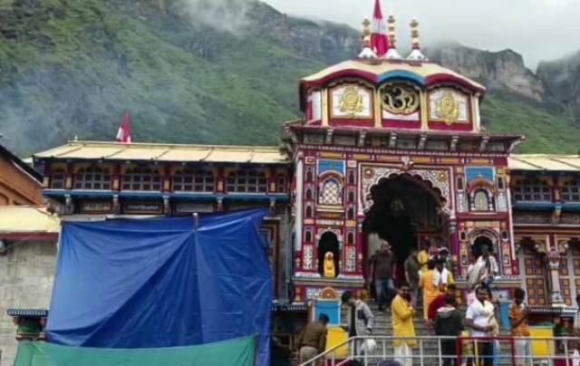 श्री बदरीनाथ- केदारनाथ मंदिर समिति द्वारा श्री बदरीनाथ मंदिर सिंह द्वार (Shri Badrinath Temple Singh Gate) का किया ट्रीटमेंट