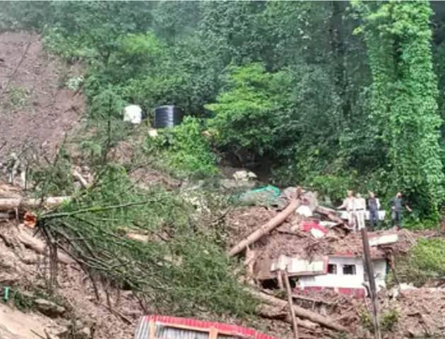 बड़ी खबर: उत्तराखंड-हिमाचल (Uttarakhand-Himachal) में बारिश का कहर, सोलन में बादल फटने और शिमला में भूस्खलन होने से मंदिर बह गया, 15 से अधिक लोगों की मौत, वीडियो