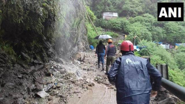 Landslide in Gaurikund Uttarakhand: गौरीकुंड में भारी बारिश से तबाही