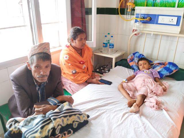निर्धन नेपाली बच्चे का जटिल ऑपरेशन (Complicated operation) कर दिया जीवनदान, सर्जन डॉ. अमित सुकोटी ने बढाया जिला चिकित्सालय का गौरव