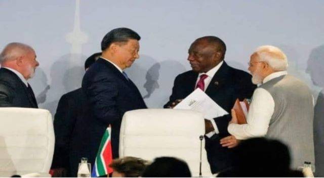 ब्रिक्स समिट: दक्षिण अफ्रीका में पीएम मोदी (PM Modi)और चीनी राष्ट्रपति शी जिनपिंग की हुई मुलाकात, ब्रिक्स में यह 6 नए देश और होंगे शामिल