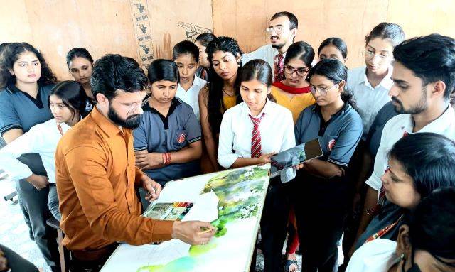 जलरंग की दुनिया में छात्रों ने लगाया गोता, देवभूमि उत्तराखंड यूनिवर्सिटी (Devbhoomi Uttarakhand University) के फाइन आर्ट्स विभाग में कार्यशाला आयोजित