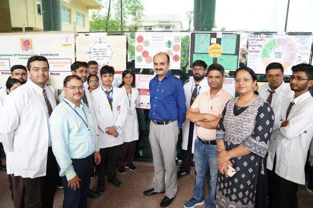 श्री महंत इन्दिरेश अस्पताल में मेडिकल छात्र-छात्राओं (Medical Students) ने दिया मरीजों के अधिकारों व दायित्वों का संदेश