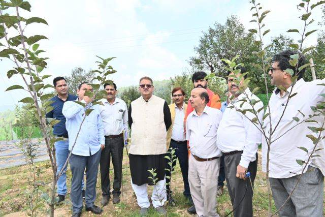 अधिकारियों को चौबटिया के रिसर्च सेंटर को पुनर्जीवित करने व होर्टी टूरिज्म के रूप में विकसित करने के कृषि मंत्री गणेश जोशी (Ganesh Joshi) ने दिए निर्देश