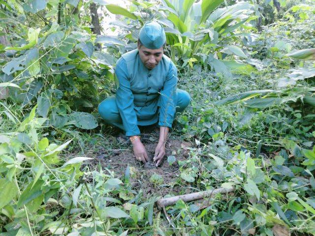 उत्तराखंड के वृक्षमित्र डॉ. सोनी (Dr. Soni) ने प्रधानमंत्री नरेन्द्र मोदी के जन्मदिन पर लगाया आंवला का पौधा