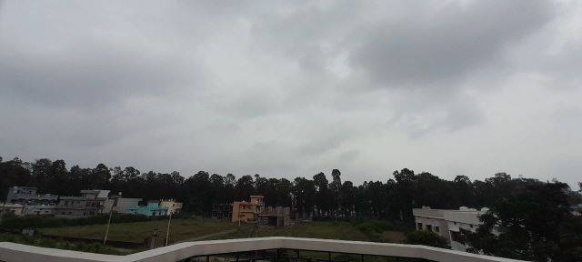 Weather: एक बार फिर मौसम ने ली करवट, उत्तर भारत के राज्यों में आसमान में छाए बादल, उत्तराखंड में दो दिन बारिश का अलर्ट