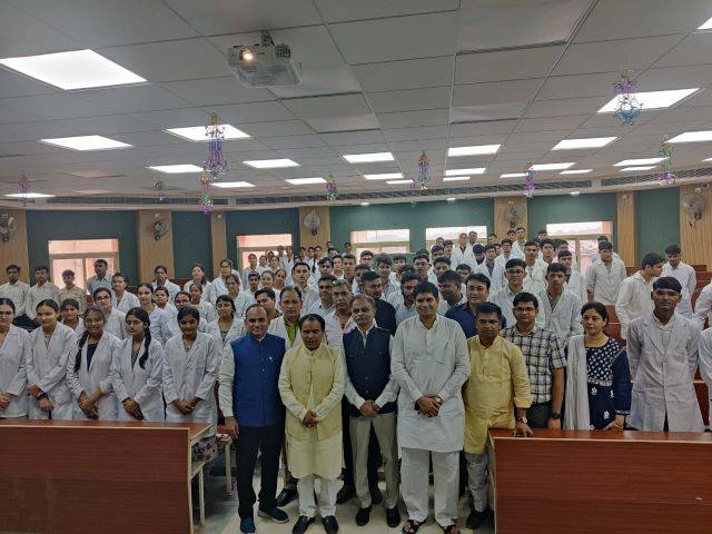 शिक्षा मंत्री डॉ. धन सिंह रावत (Dr. Dhan Singh Rawat) ने राजस्थान में किया राष्ट्रीय मिलिट्री स्कूल का भ्रमण