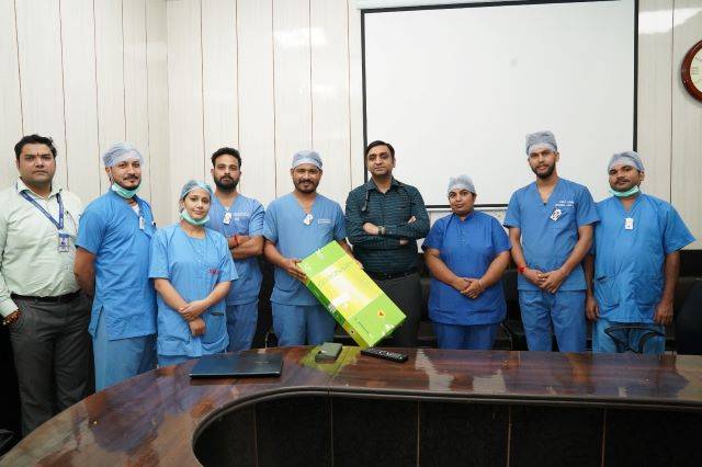 श्री महंत इन्दिरेश अस्पताल में ऑरबिटल एथेरेक्टॉमी (Orbital Atherectomy) का प्रयोग कर बचाई 80 वर्षीय मरीज़ की जान