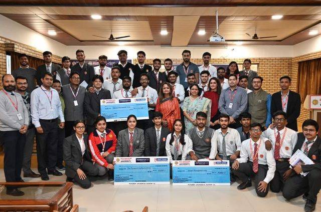देवभूमि उत्तराखंड यूनिवर्सिटी में आयोजित पद्मव्यूह हैकथॉन (Padmavyuha Hackathon) में कोडिंग के चक्रव्यूह को भेद छात्रों ने लहराया परचम