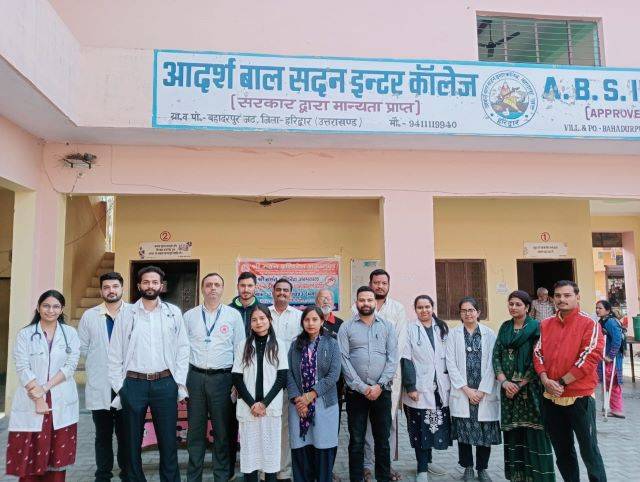 श्री महंत इन्दिरेश अस्पताल ने बहादरपुर जट हरिद्वार में डेंगू (बुखार) मरीजों के लिए लगाया निःशुल्क शिविर