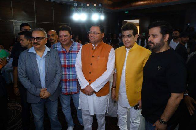 मुख्यमंत्री ने मुंबई में किया फिल्म उद्योग (film industry) से जुड़ी हस्तियों से विचार विमर्श