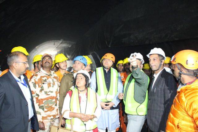 Uttarkashi: सुरंग (tunnel) में फंसे लोगों को सकुशल बाहर निकालना पहली प्राथमिकता : मुख्यमंत्री