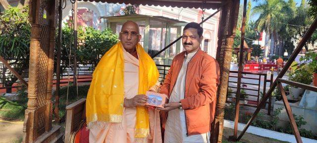 श्री बदरीनाथ-केदारनाथ मंदिर समिति अध्यक्ष अजेंद्र अजय (Ajendra Ajay) ने संतों का आशीर्वाद लिया