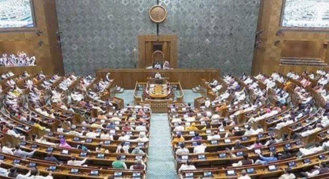 संसद (Parliament) में हंगामा करने पर विपक्ष के 15 सांसदों को पूरे शीतकालीन सत्र के लिए किया गया निलंबित, जारी किया प्रस्ताव
