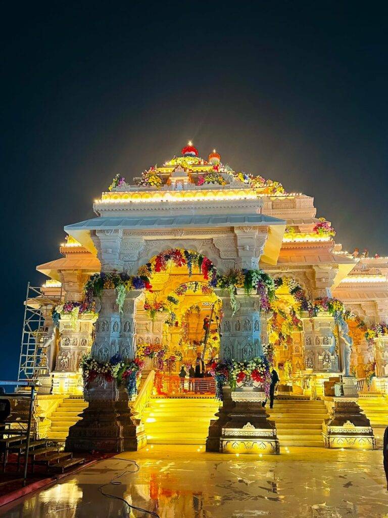 Ayodhya Ram Mandir : अयोध्या रामधुन से गूंजी, प्राण प्रतिष्ठा कार्यक्रम आज, रामनगरी पहुंचे सैकड़ों सेलिब्रिटीज, देशभर में उत्सव का माहौल