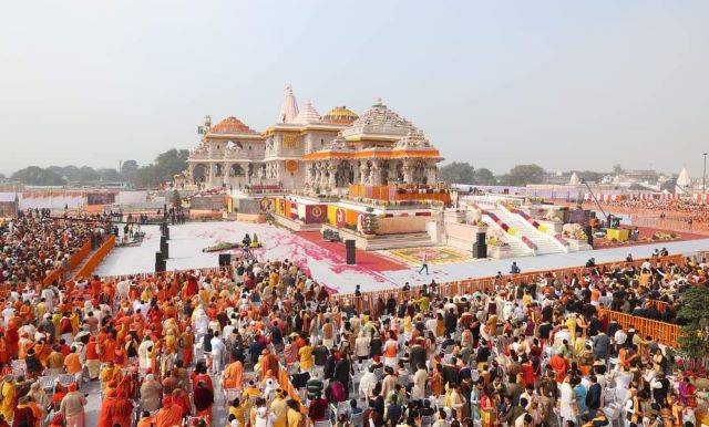 श्रीराम हुए विराजमान : अयोध्या (Ayodhya) में प्राण प्रतिष्ठा कार्यक्रम के बाद रामनगरी में जलाए गए दिये, देशभर में मनाया दीपोत्सव
