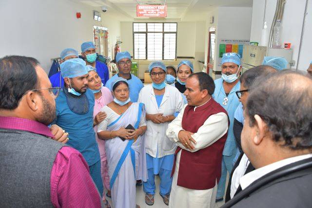 स्वास्थ्य मंत्री डा. रावत (Dr. Rawat) ने किया गुवाहाटी मेडिकल कॉलेज का भ्रमण, कहा- स्वास्थ्य क्षेत्र में एक-दूसरे का सहयोग करेंगे दोनों राज्य