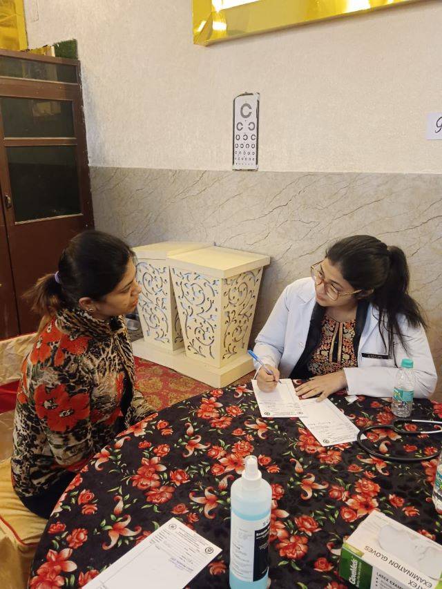श्री महंत इंदिरेश अस्पताल के स्वास्थ्य परीक्षण शिविर (health check up camp) का 125 रोगियों ने उठाया लाभ