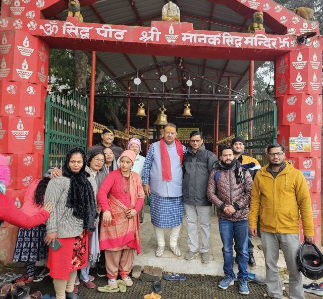 नववर्ष के प्रथम दिवस मंदिरों में भगवान का आशीर्वाद लेने पहुंचे कैबिनेट मंत्री गणेश जोशी (Ganesh Joshi)