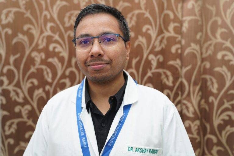 श्री महंत इन्दिरेश अस्पताल में एंट्रोस्काॅपी जांच से मरीज़ की छोटी आंत की बीमारी का उपचार